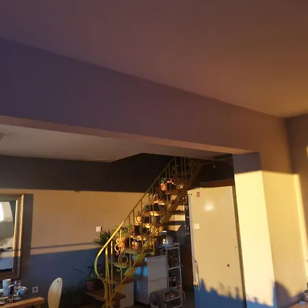 Artsy Penthouse & Mountain View Appartement