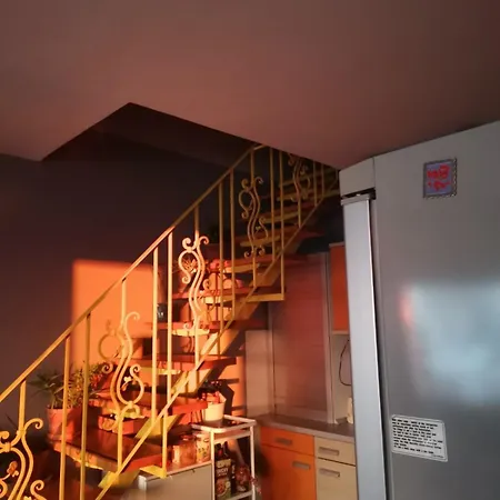 Artsy Penthouse & Mountain View Apartment