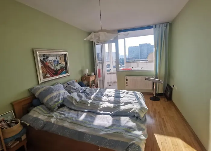 Artsy Penthouse & Mountain View *