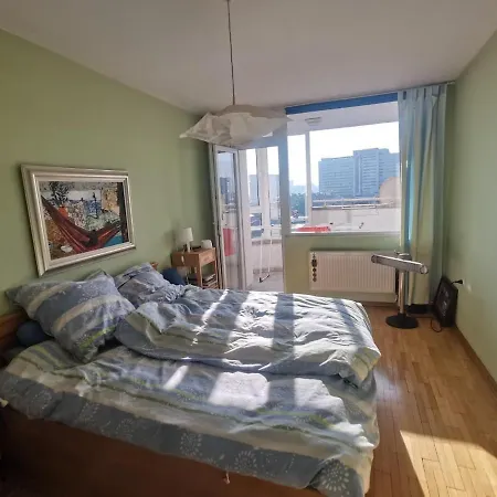 Artsy Penthouse & Mountain View *