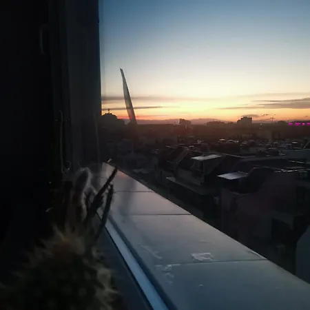 Artsy Penthouse & Mountain View