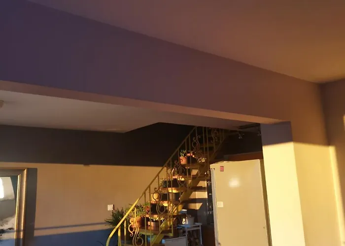 Artsy Penthouse & Mountain View 公寓