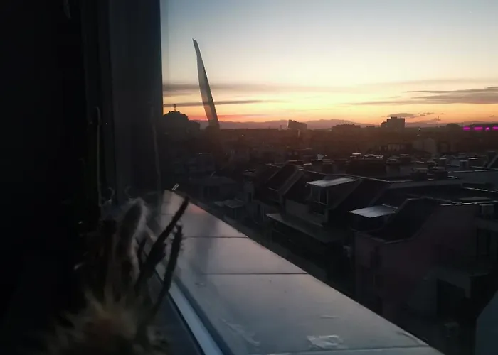 Artsy Penthouse & Mountain View